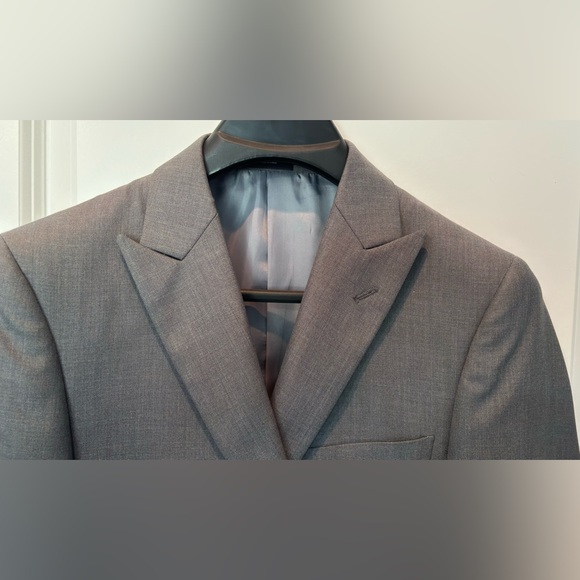 J. Ferrar Men’s Two-Piece Suit Gray 38R jacket, 30x32 pants - Picture 5 of 9